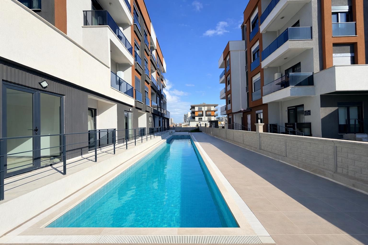 Güneyli Life 2 açık yüzme havuzu