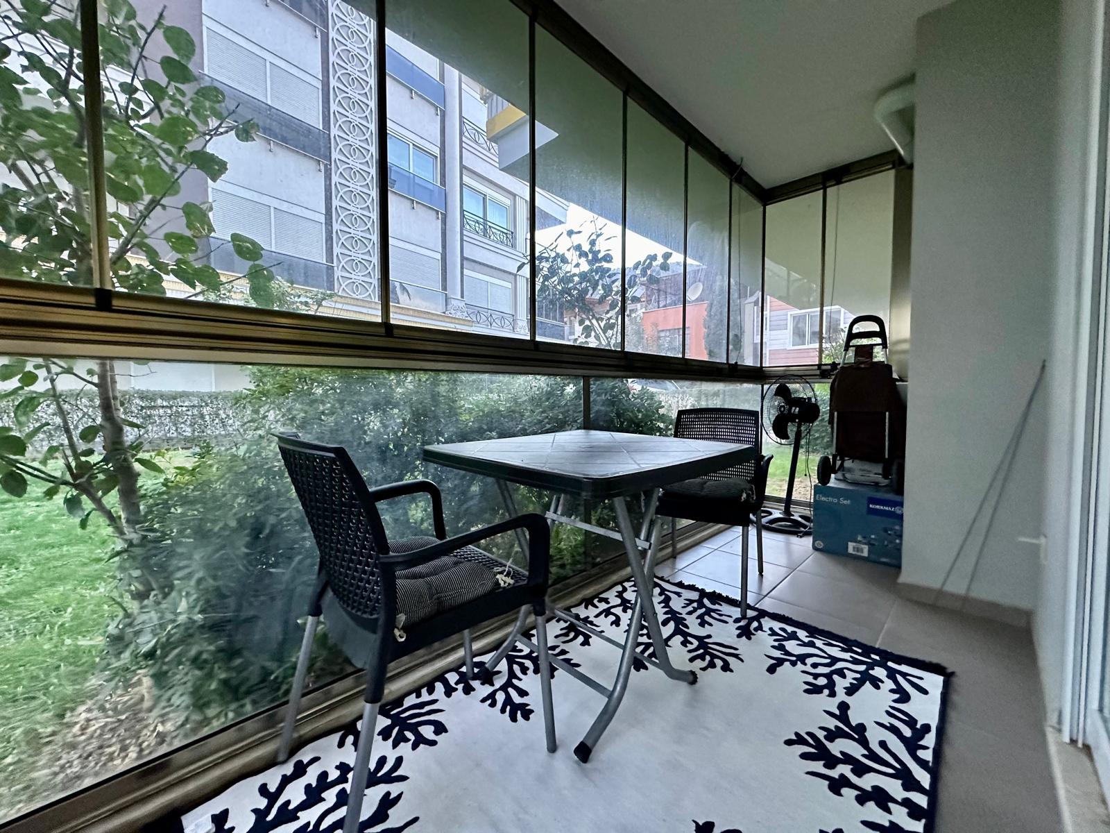 Dairenin balkon oturma alanı