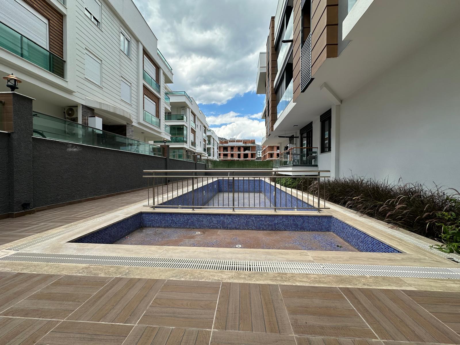 Paradise City açık yüzme havuzu