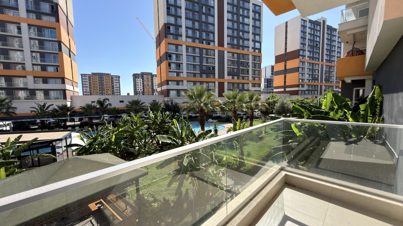 Site ve balkon manzarası