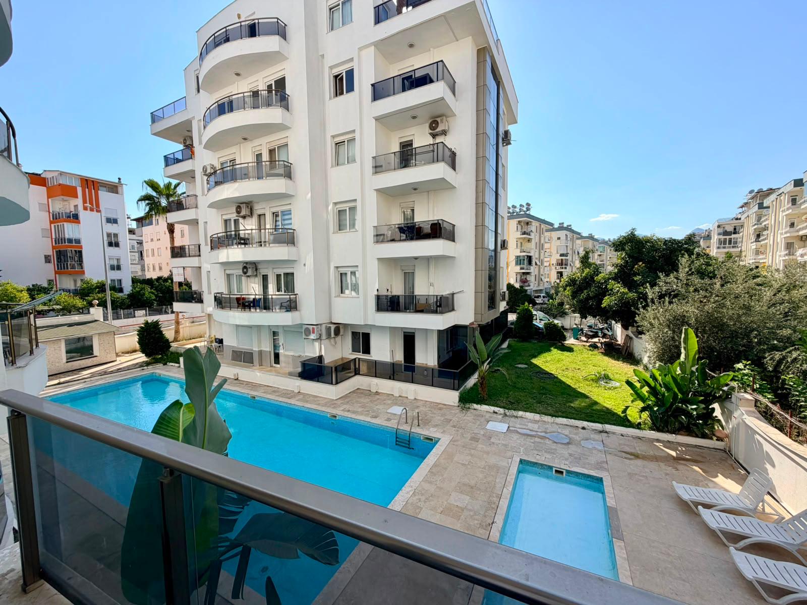 Comfort Residence sitesi ve yüzme havuzu