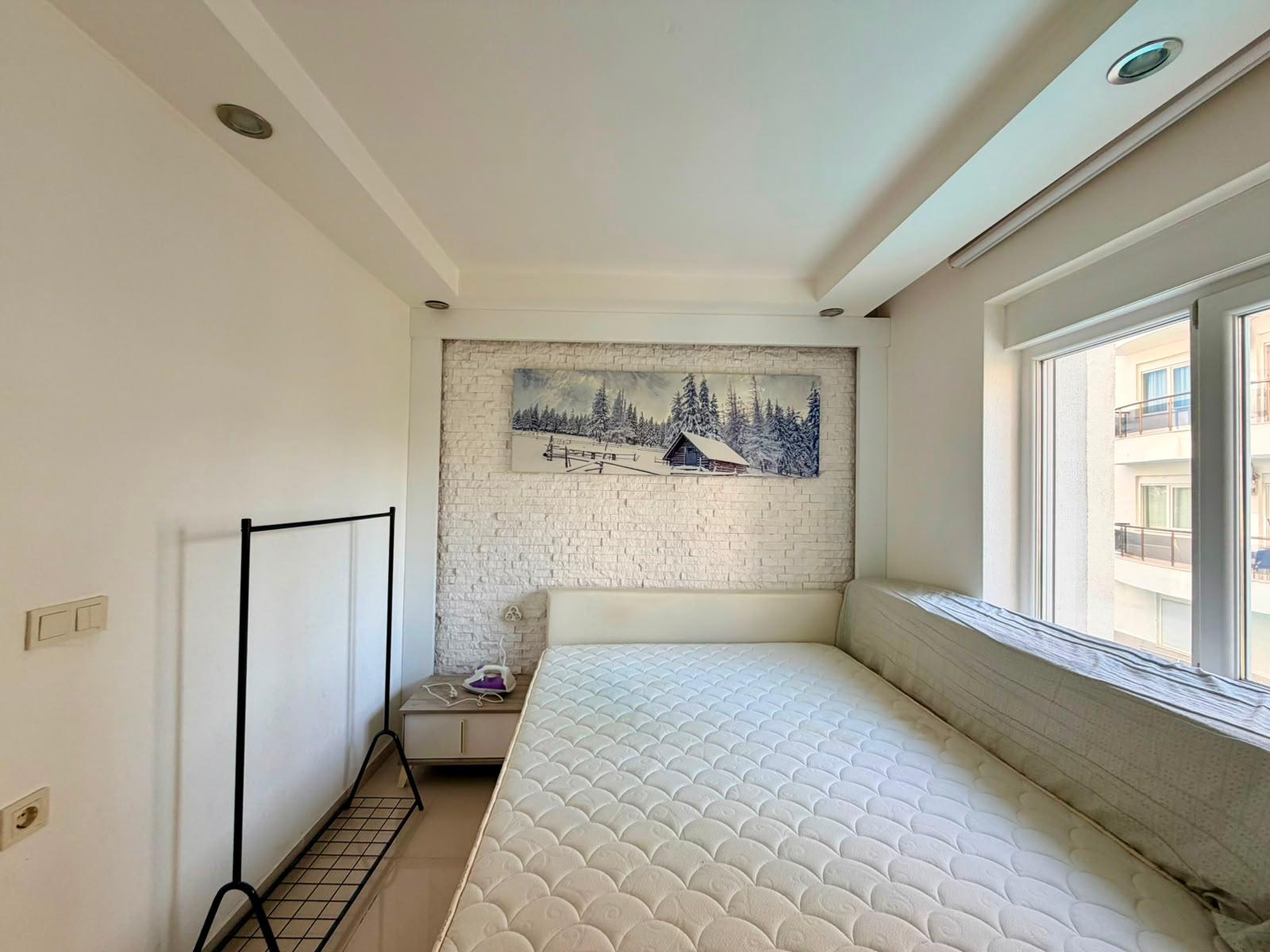 Yatak odası ve pencere alanı